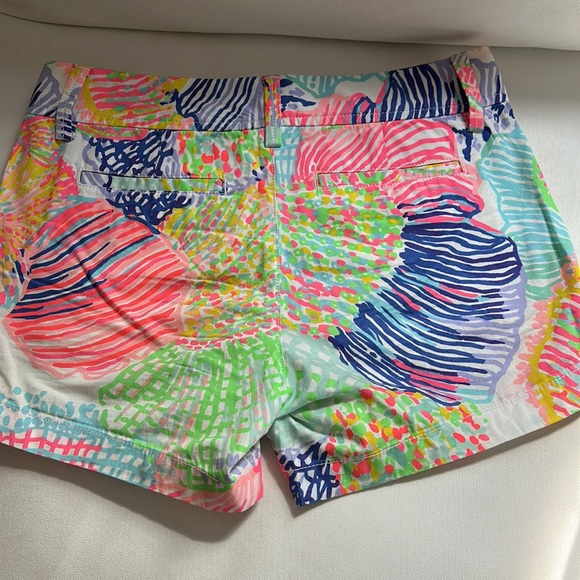 Lilly Pulitzer Callahan Shorts. Size 4 - Picture 2 of 4